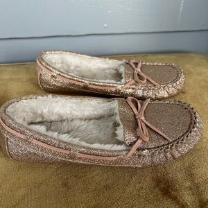 Rose gold sparkle kid’s (5) moccasin-like new
